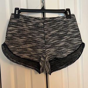 EXCELLENT CONDITION DIVIDED SHORTS, size small, zipper-fly